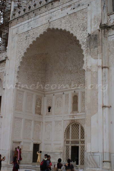 Entrance to the tomb, looking very like the Taj Mahal at this point